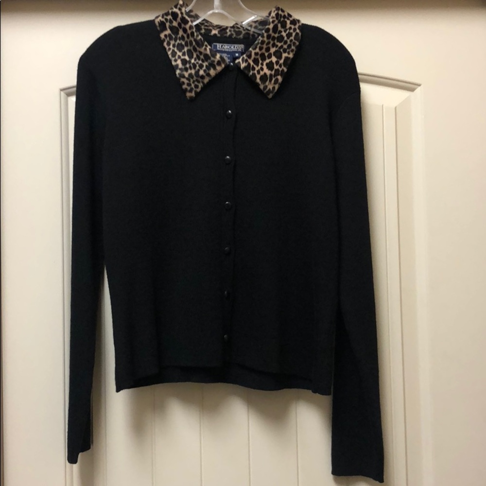 Black Cardigan/Velvet Leopard print collar